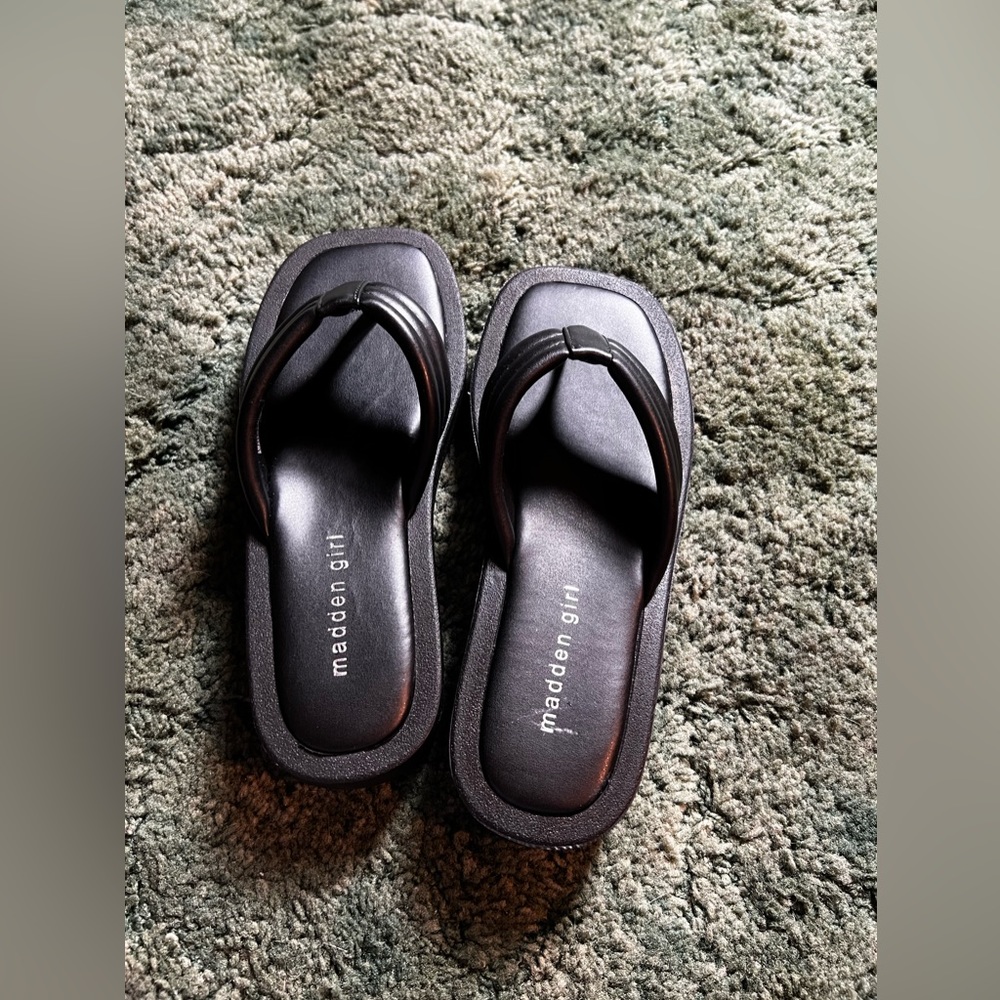 Platform sandals - Picture 2 of 3